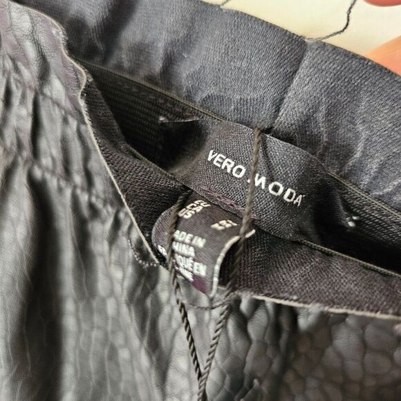 NWT VERO MODA RILEY BLACK FAUX PEBBLE LEATHER MINI SKIRT SIZE M - Picture 11 of 15